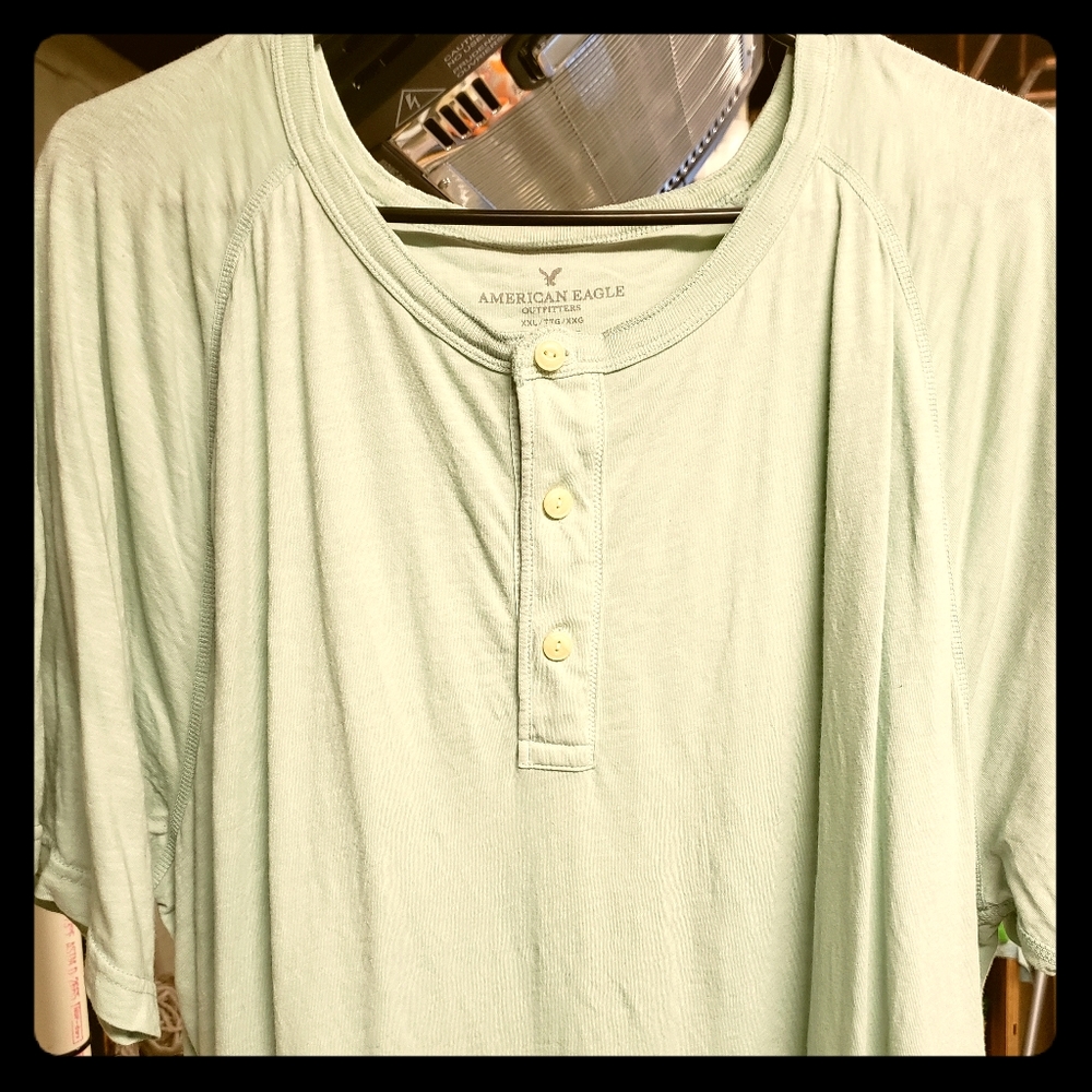 American Eagle mens half button tee
